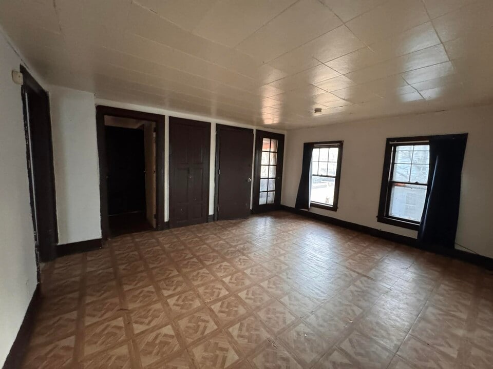 27 Robinson St, Unit 2F in Binghamton, NY - Building Photo