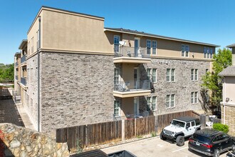 Village East Apartments in Fort Worth, TX - Building Photo - Building Photo