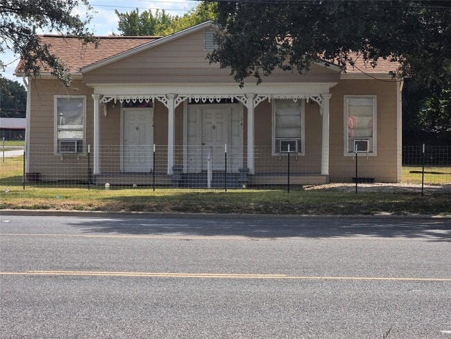 property at 601 W Washington Ave