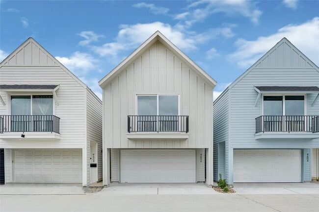 property at 4606 Crown Grove Ln