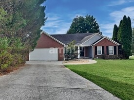 821 Beranda Cir in Douglasville, GA - Building Photo