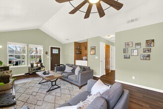 209 White Oak Ln in Winters, CA - Building Photo - Building Photo