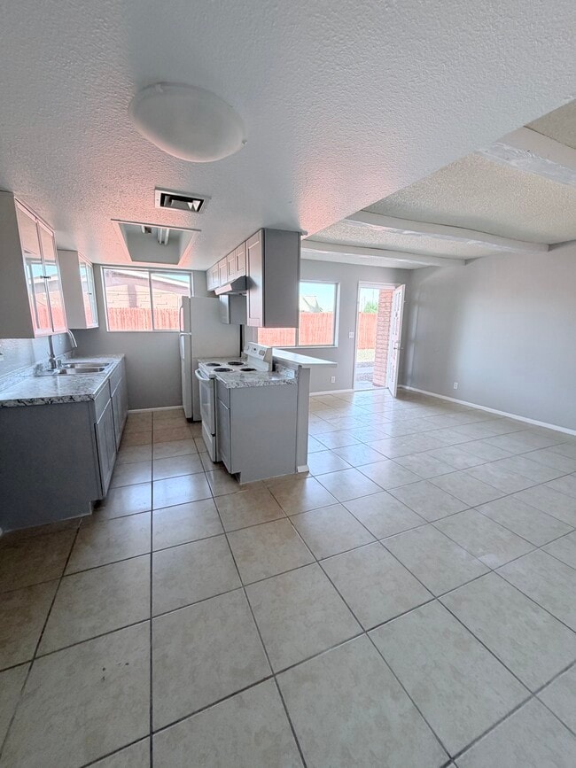 1062 N July Cir, Unit 1064 in Mesa, AZ - Building Photo - Building Photo