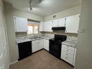 5723 N 68th Dr in Glendale, AZ - Building Photo - Building Photo