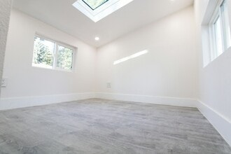 21107 Damson Rd in Lynnwood, WA - Building Photo - Building Photo