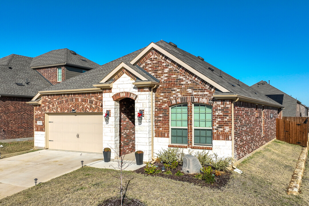 10529 Ponderosa Trl in Aubrey, TX - Building Photo