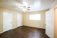 9410 Grannis St photo'