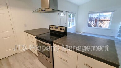 10402 S White Rock Rd in Rancho Cordova, CA - Building Photo - Building Photo