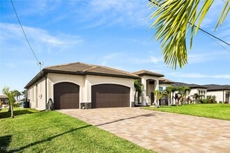 302 NW 32nd Pl in Cape Coral, FL - Building Photo - Building Photo