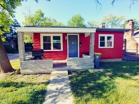 526 E University St in Bloomington, IN - Building Photo