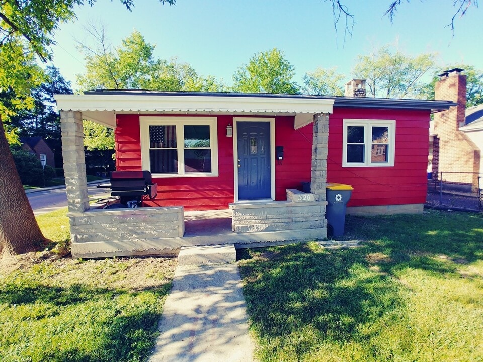 526 E University St in Bloomington, IN - Building Photo