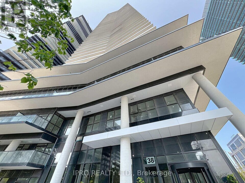 38-3438 Annie Craig Dr in Toronto, ON - Building Photo