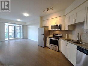 155 Caroline St S in Waterloo, ON - Building Photo - Building Photo
