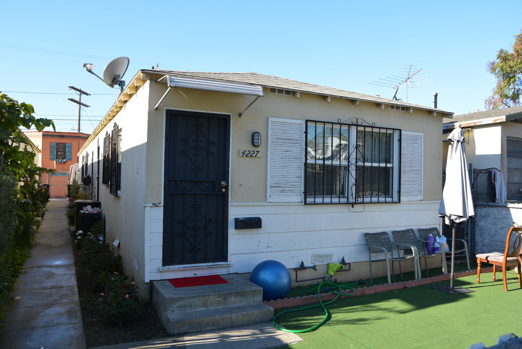 4227 S Centinela Ave in Los Angeles, CA - Building Photo