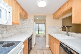 9536 Windswept Ln in Houston, TX - Building Photo - Building Photo