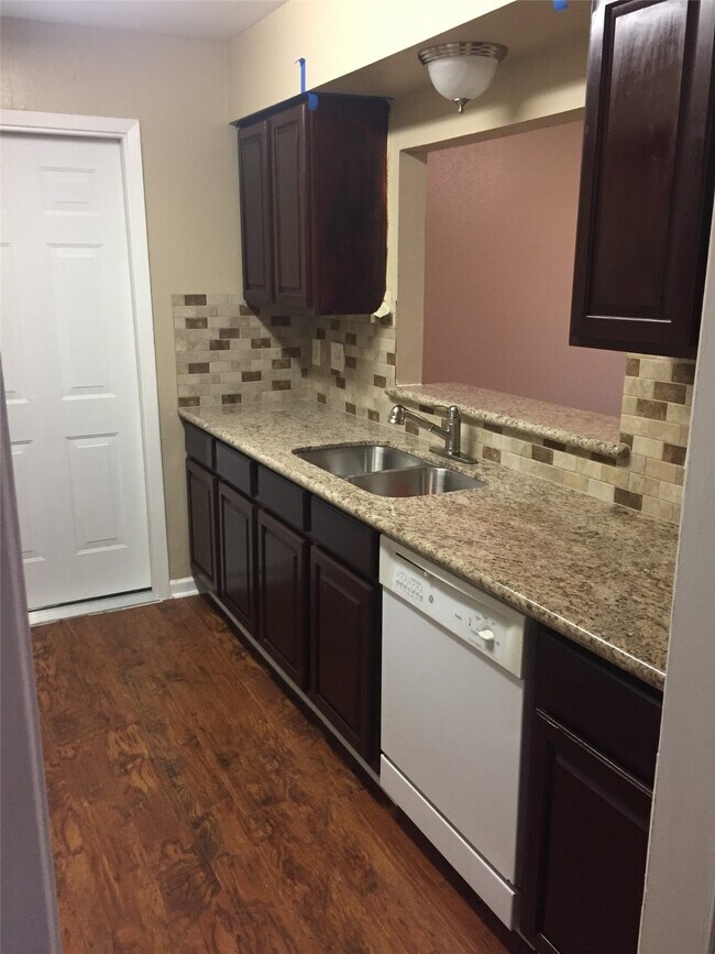 526 Broad Ripple Dr in Huffman, TX - Building Photo - Building Photo