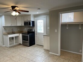 2203 Mercedes Rd in Denton, TX - Building Photo