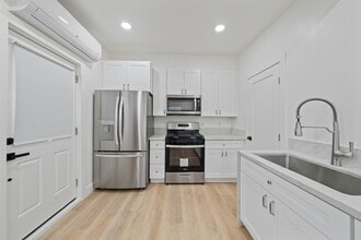 6842 Estrella Ave in San Diego, CA - Building Photo - Building Photo