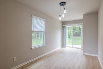 The Woodhaven Reserve in Woodhaven, MI - Foto de edificio - Interior Photo