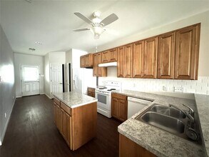 905 Crockett St in Lockhart, TX - Building Photo - Building Photo