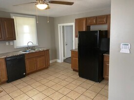 7004 Minnesota Ave in St. Louis, MO - Building Photo