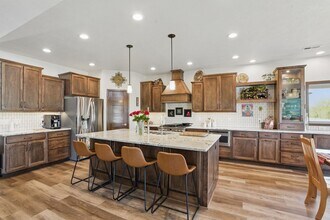 5700 Island Ct in Mitchell, SD - Building Photo - Building Photo