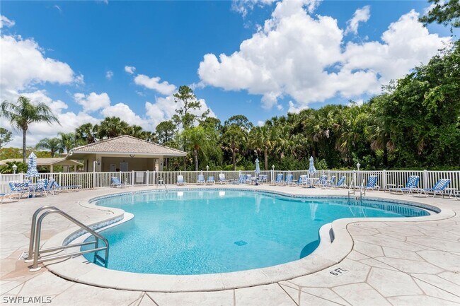 515 Gabriel Cir in Naples, FL - Building Photo - Building Photo