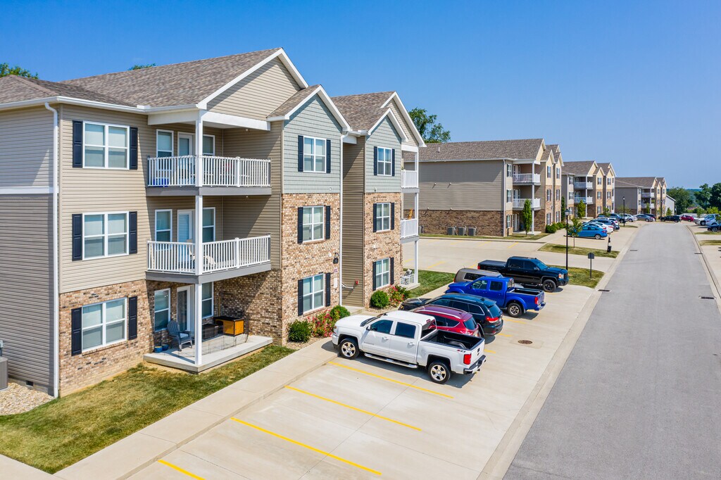 Highland Park Luxury Apartments & Townhomes in Triadelphia, WV