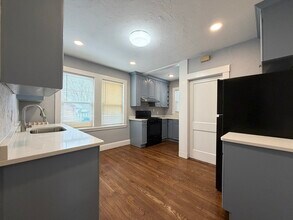 60 Ellerton Rd in Quincy, MA - Building Photo - Building Photo