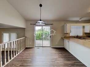 568 S 925 E in Layton, UT - Foto de edificio - Building Photo