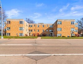 924 State St in Bettendorf, IA - Building Photo