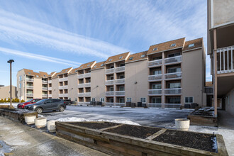 Islander Condominiums in Brigantine, NJ - Building Photo - Building Photo