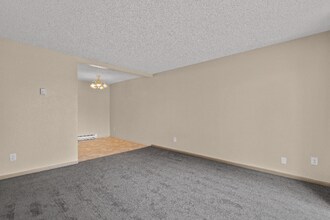11540 Pinehurst Way NE in Seattle, WA - Building Photo - Building Photo