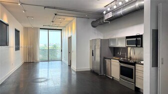 1700 Meridian Ave in Miami Beach, FL - Building Photo