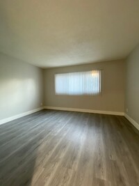 425 E. Tamarack Ave. in Inglewood, CA - Building Photo - Interior Photo