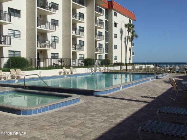 4301 S Atlantic Ave in New Smyrna Beach, FL - Building Photo - Building Photo