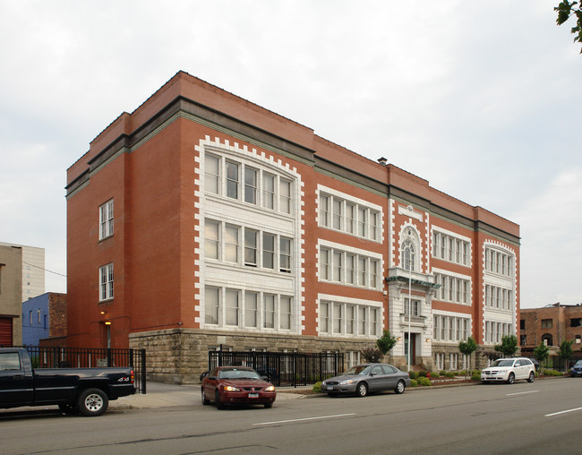 Oak School Lofts in Buffalo, NY - Building Photo - Building Photo