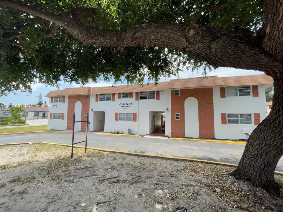 15700 NW 2nd Ave in Miami, FL - Building Photo