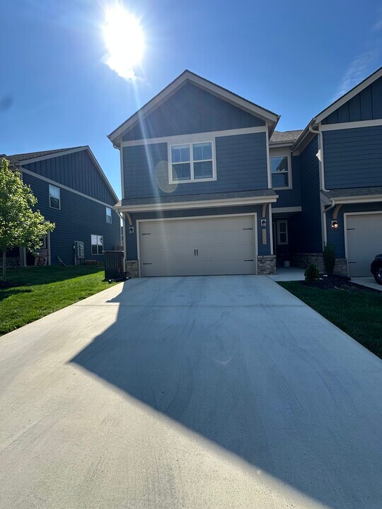 1615 Mountain Quail Cir in Maryville, TN - Foto de edificio