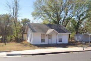 2227 E Highland St in Shawnee, OK - Building Photo