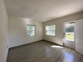 1512 N Chickasaw Trail in Orlando, FL - Foto de edificio - Building Photo