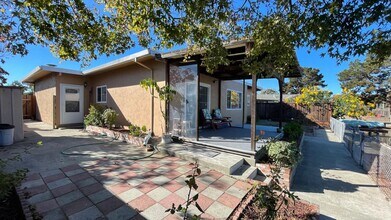 1213 Otis Dr in Alameda, CA - Building Photo - Building Photo