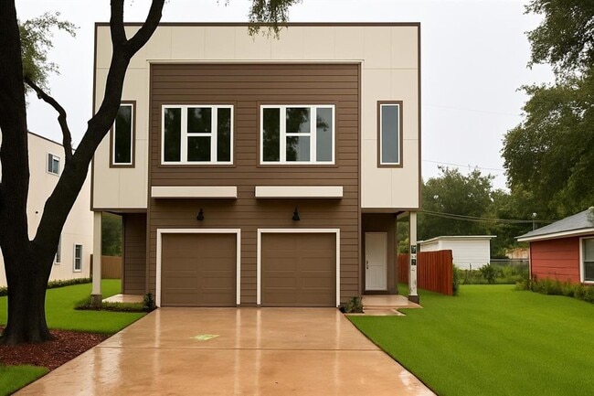 10008 Hazelhurst Dr in Houston, TX - Building Photo - Building Photo