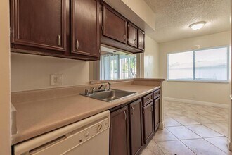 5720 Rock Island Rd in Tamarac, FL - Building Photo - Building Photo