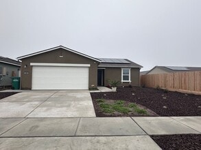 1167 Billingsley St in Hanford, CA - Building Photo - Building Photo