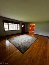 32 Orchard Dr in Poland, OH - Building Photo - Building Photo