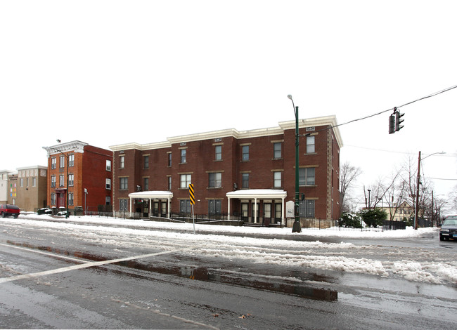 1721-1739 Main St in Hartford, CT - Foto de edificio - Building Photo