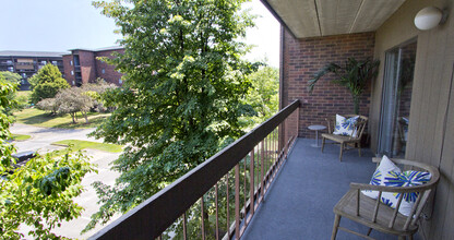 Embassy Park Apartments in Omaha, NE - Building Photo - Building Photo