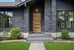 13686 Research Blvd in Austin, TX - Building Photo