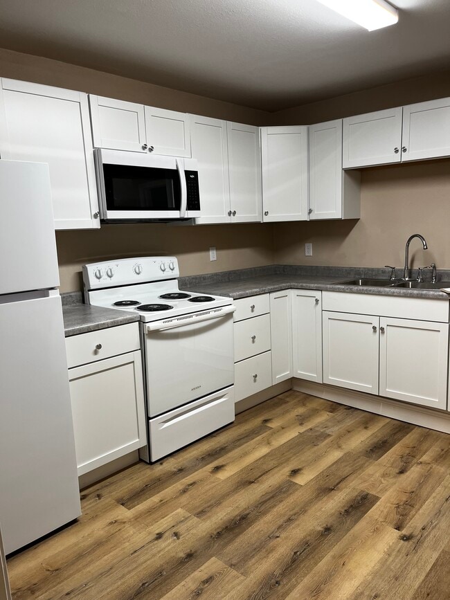 212 N Main St, Unit Apt B